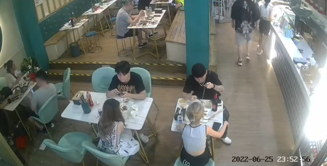 学生妹遭遇咸猪手